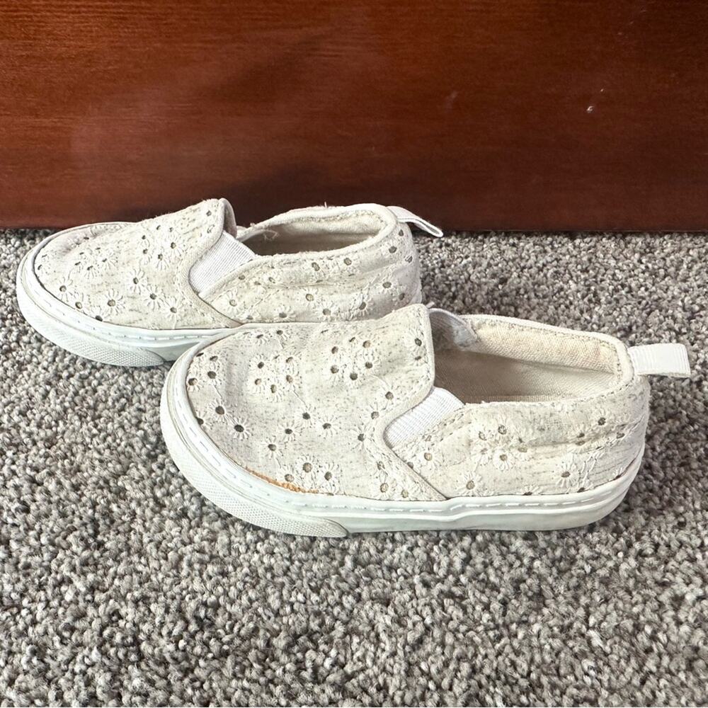 Gap Toddler Girl Eyelet Slip-On Sneakers | Size 5